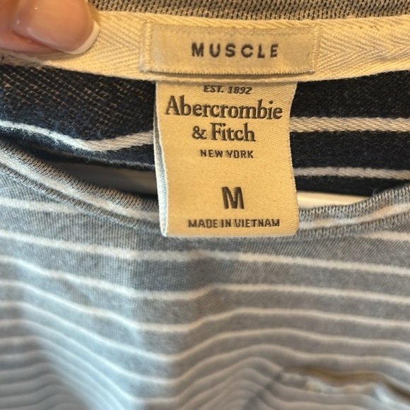 Abercrombie & Fitch men’s Gray & White Long Sleeve Tee, muscle fit, size medium - Picture 3 of 6